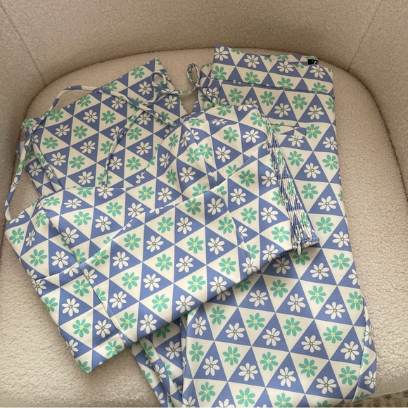 ❌SOLD❌ ✨Used Like NEW!✨ ZARA cropped top and ankle leg pants set! - Picture 3 of 13